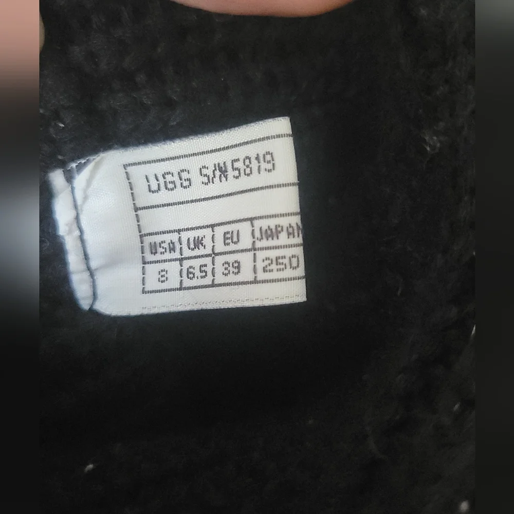UGG Womens Classic Cardy Wool Knit Mid-calf Botton Boots, Black, size 8